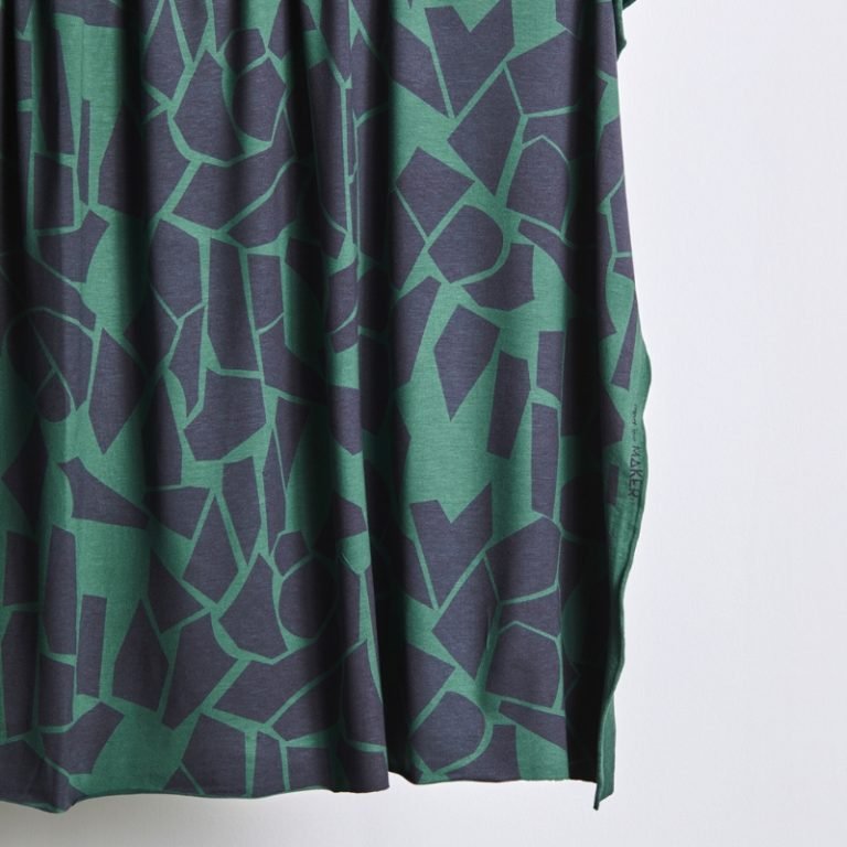 Jersey de viscosa Ecovero™ Odd puzzle chalky green&calm grey - mind the MAKER®