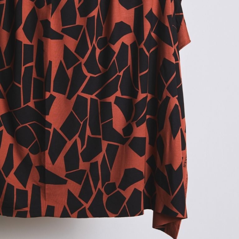 Jersey de viscosa Ecovero™ Odd puzzle sienna&caviar - mind the MAKER®