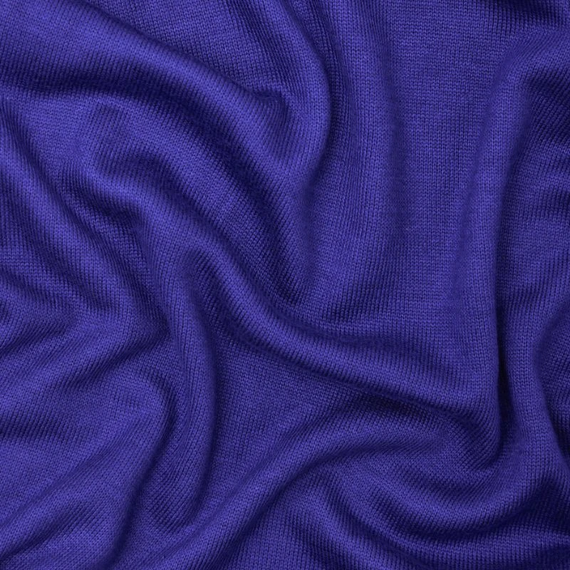 Tela de Punto Soft Lima Knit de meetMILK en un vibrante color azul lapis, dispuesta en pliegues suaves para mostrar su textura elegante y caída pesada.