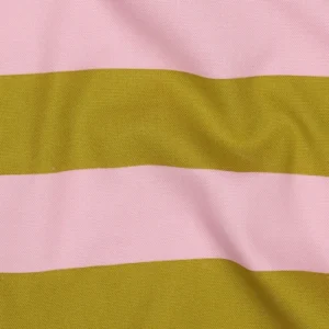 Tela canvas a rayas drapeada o doblada con volumen para apreciar su cuerpo, grosor y estructura resistente.