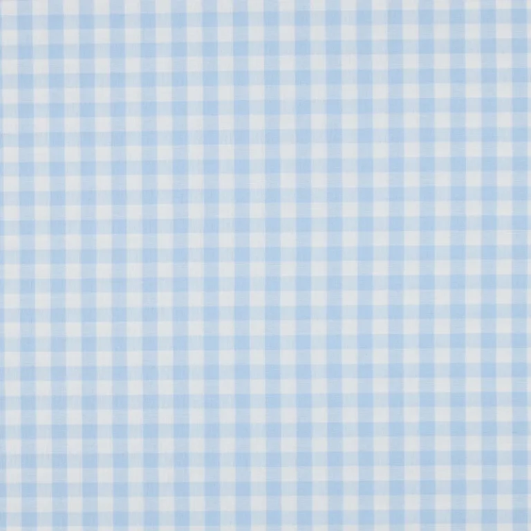 Tela de popelín de algodón 100% con estampado vichy en cuadros blancos y azul claro de 1 cm extendida.