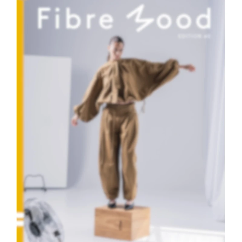 Portada de la revista de patrones de costura Fibre Mood edición número 40, mostrando el diseño principal de la nueva colección de transición.