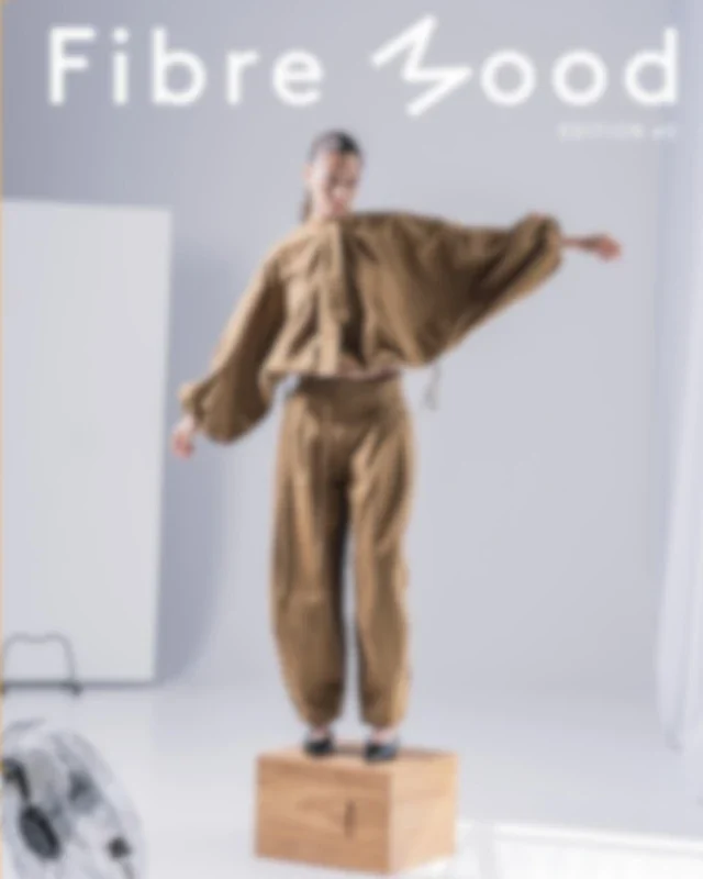 Portada de la revista de patrones de costura Fibre Mood edición número 40, mostrando el diseño principal de la nueva colección de transición.